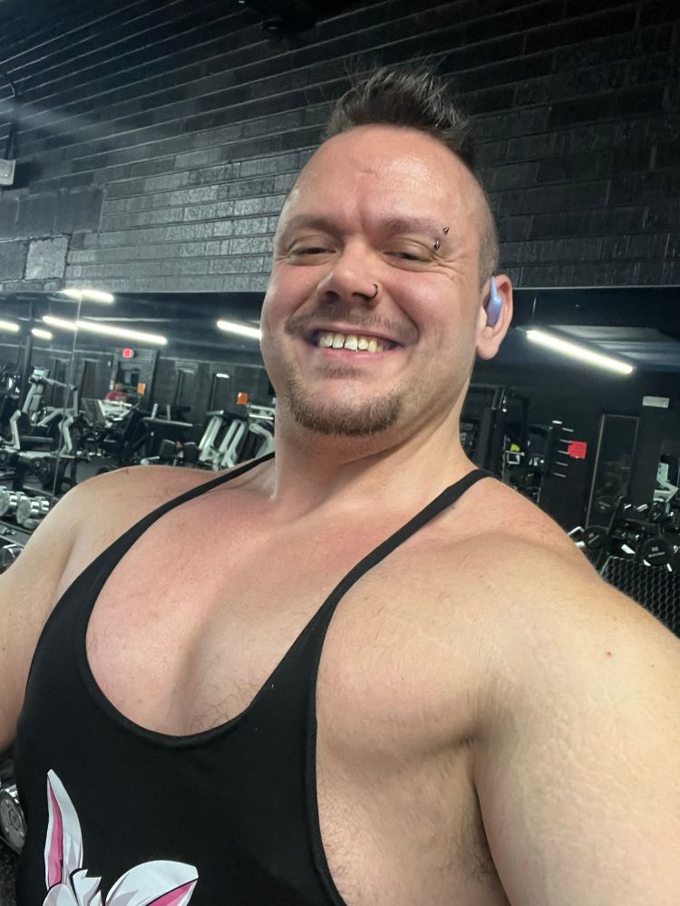 Me in a stringer tank 