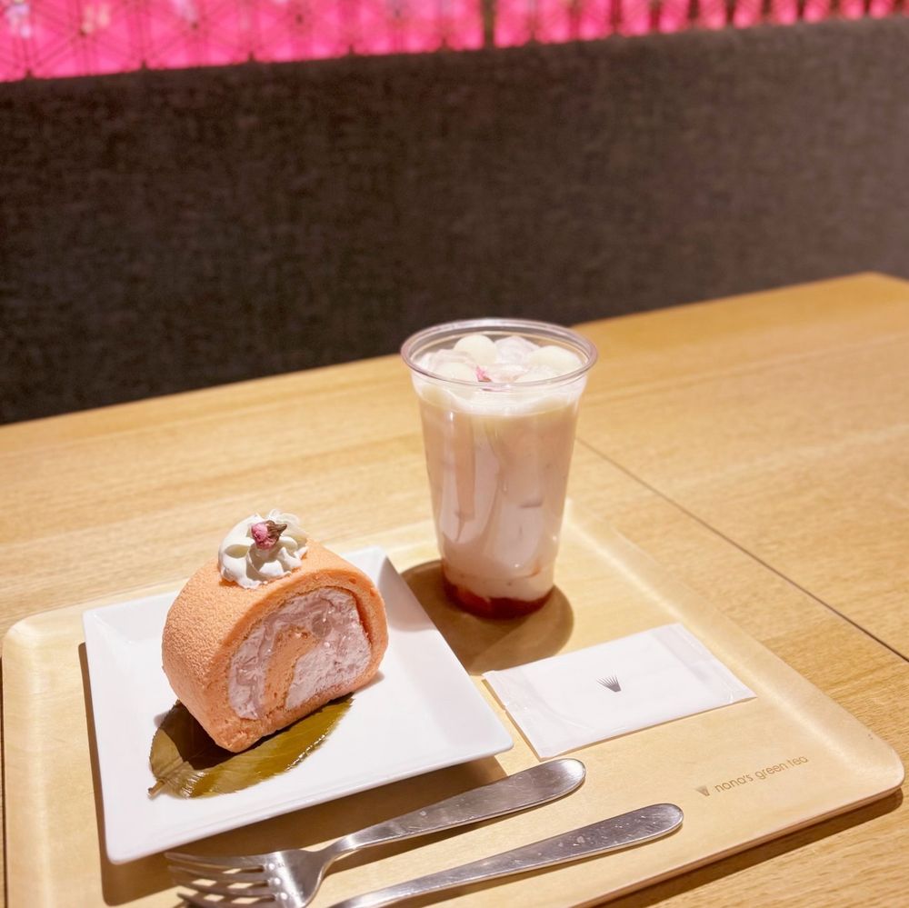 ・桜のロールケーキ( 求肥入りでしあわせ )
・桜ストロベリーラテ( 桜餡も白玉も美味しい！)
