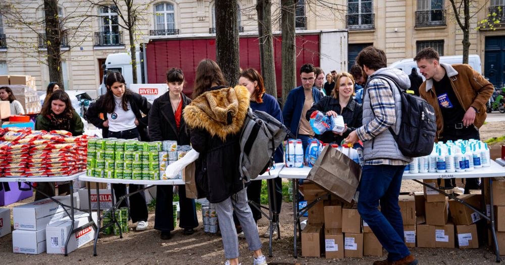 Précarité alimentaire étudiante : une distribution organisée devant l’Assemblée nationale pour que «les députés prennent leurs responsabilités»