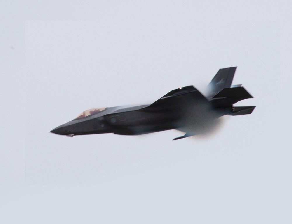 F-35
音速ベイパーコーン発生！