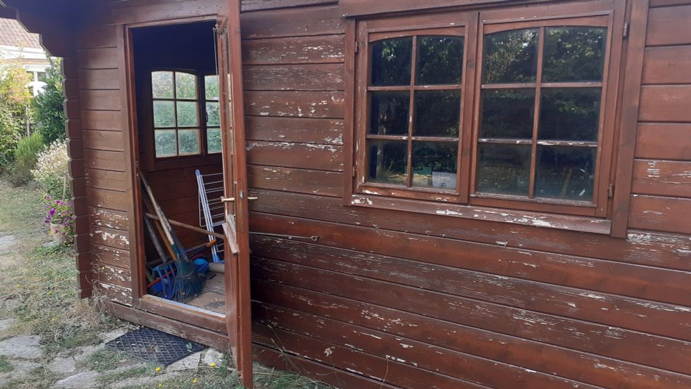 Our garden shed this morning. Needed to be done before autumn arrives 