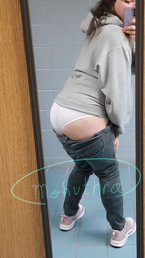 Mohvthra's tight ass in white panties