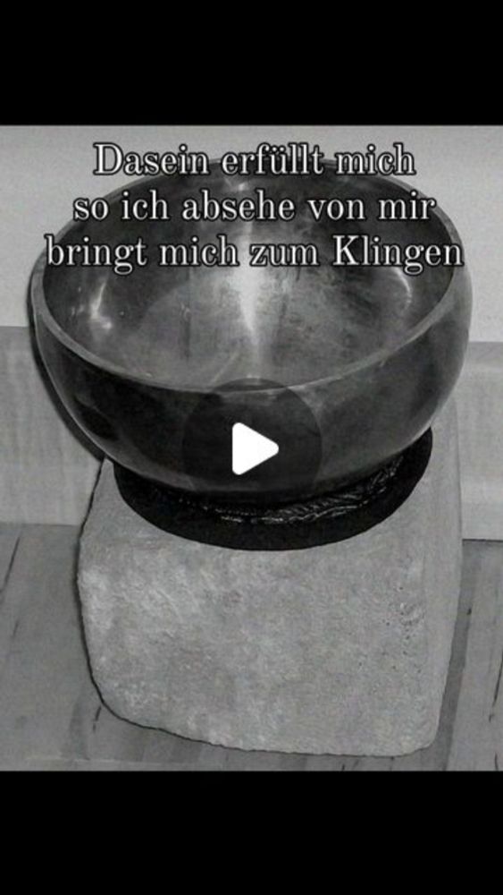 Jens Kretschmer on Instagram: "#Kontemplation #Haiku #Gegenwärtigkeit #Gott #Urgrund #KulturDerStille  #Ruhegebet #Stille #Lauschen #Sitzen #Versenkung #Pilger #Mystik #Meditation #Achtsamkeit"