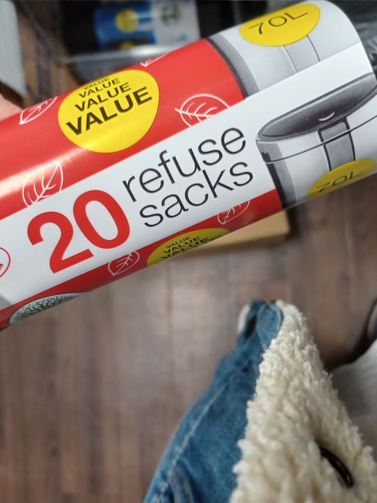 roll of bin bags thar says '20 refuse sacks'
