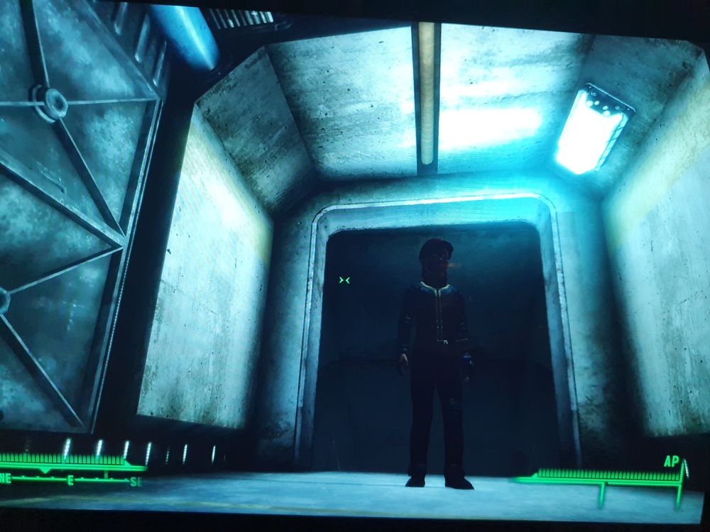 Photo of Fallout 3 with the Lone Wanderer as a female child inside Vault 101.