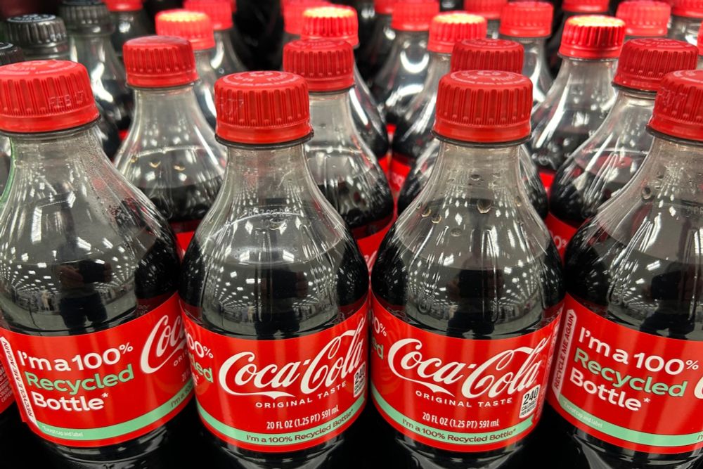 Trump says Coca-Cola to switch to cane sugar in U.S. — just like Mexican Coke