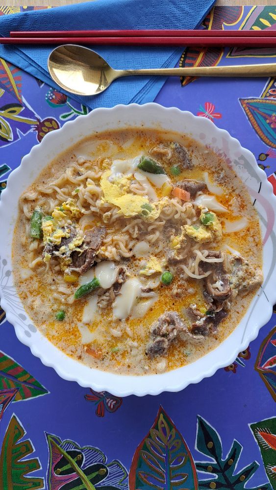 Sopa criolla con fideos Ramen.