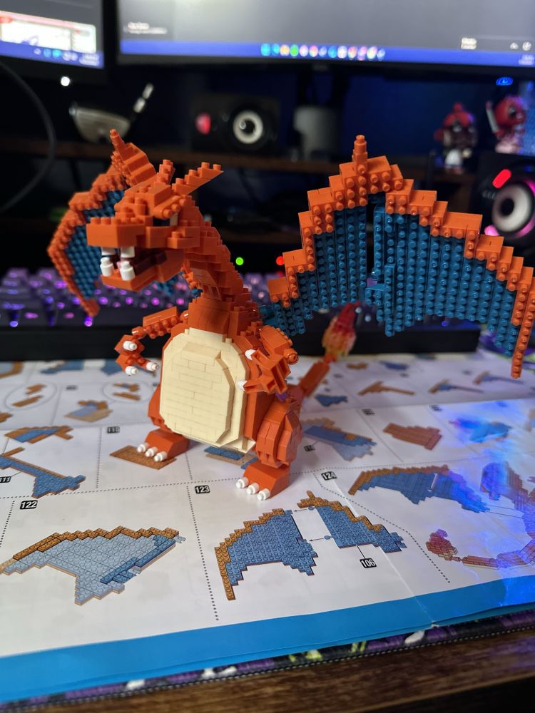 Nano block charizard that traumatized my fingies 
