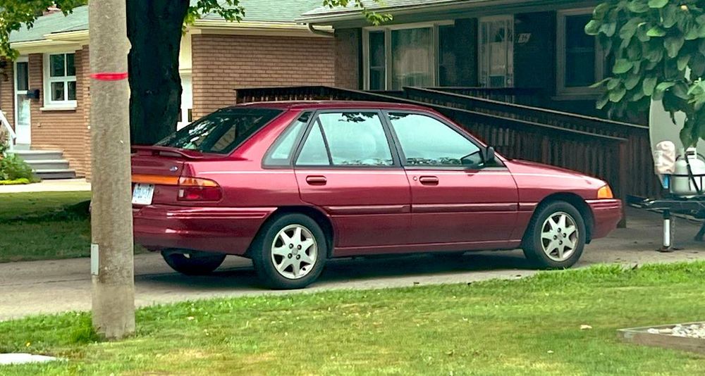 Same Escort, right side shown from further away