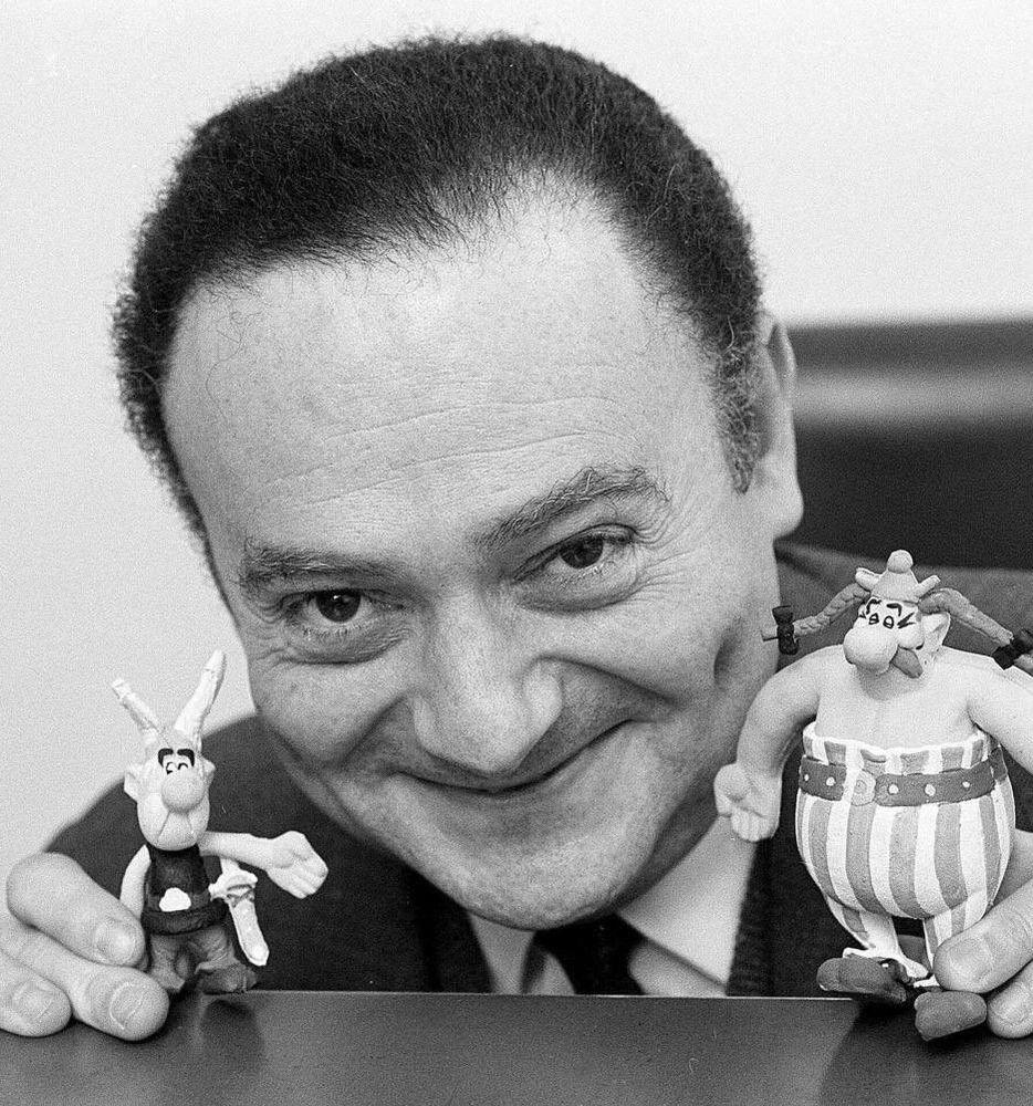 A black and white photo of Goscinny with figures of Asterix and Obelix.