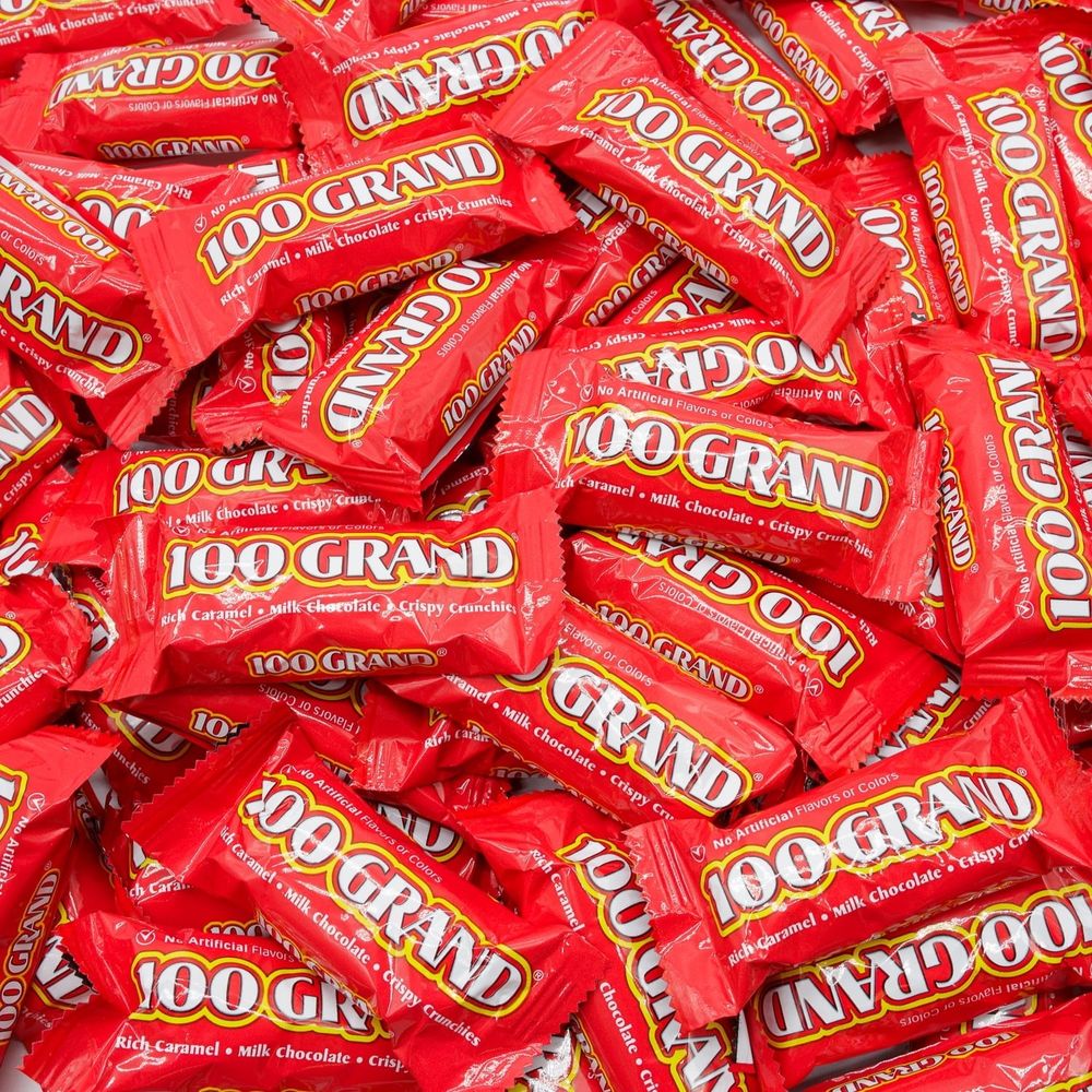 100 Grand mini candy bars, the best Halloween candy