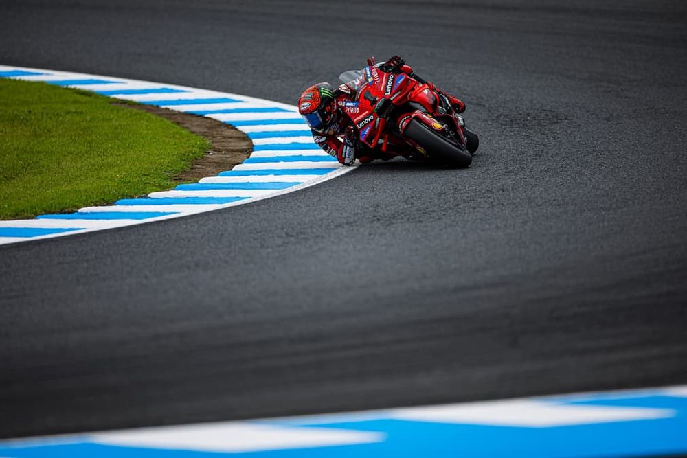 Bagnaia resiste à pressão de Martín no Japão e vence 8ª do ano na MotoGP. Marc Márquez é 3º | Notícia de MotoGP | Grande Prêmio