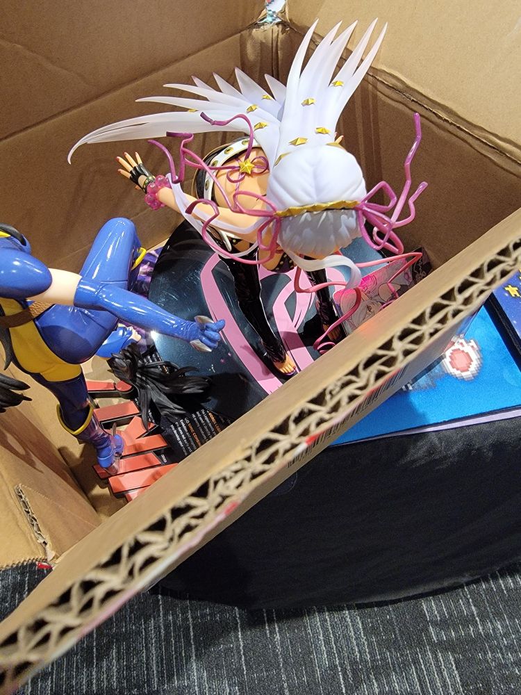2 figures in a box