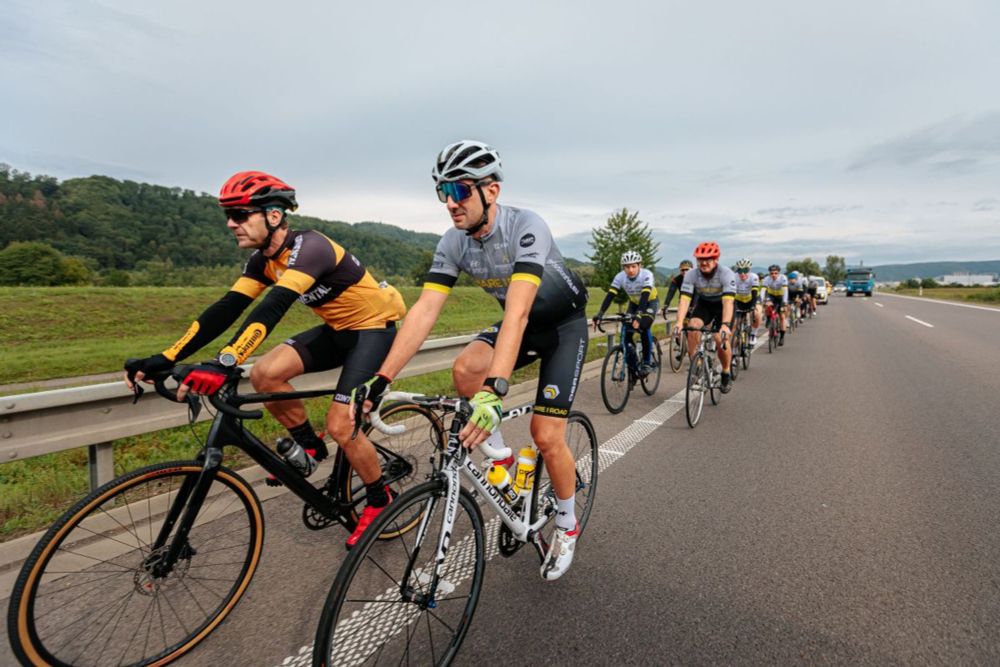 Cyklisté se vydají na cesty s poselstvím #ShareTheRoad. Průzkum ukázal obavy z jízdy na kole