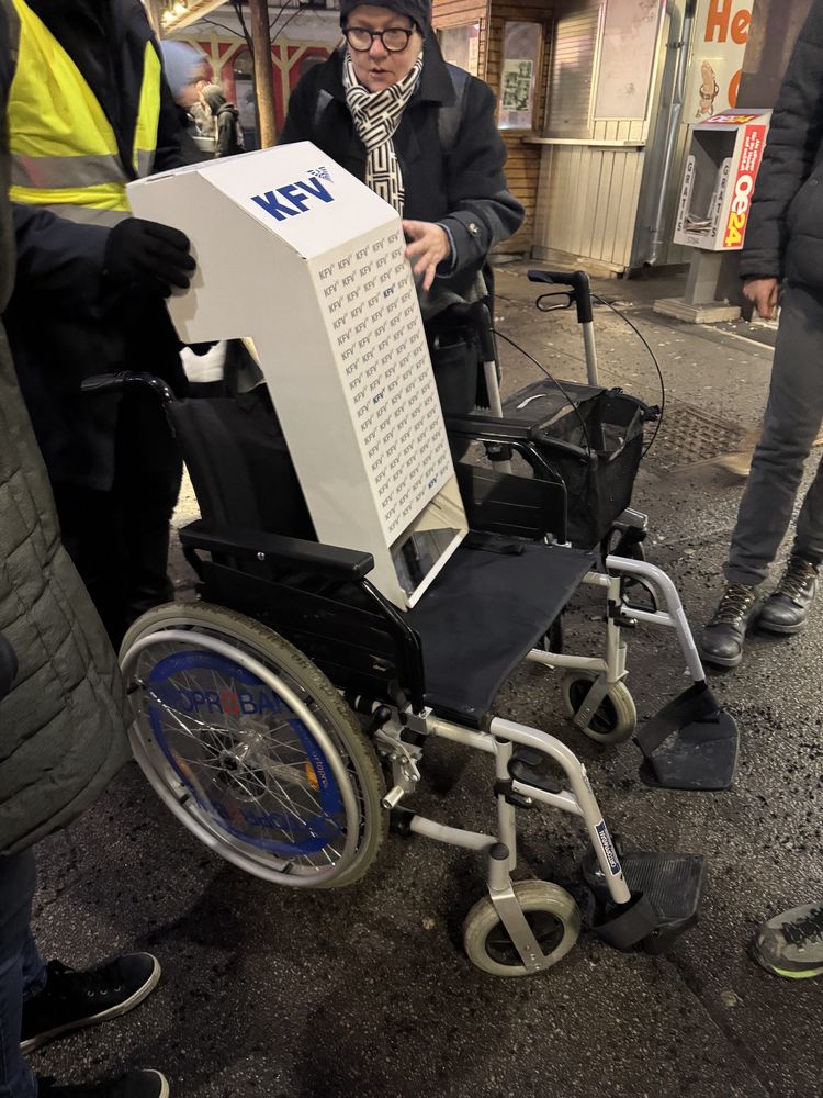 Periskop, Rollator und Rollstuhl zum ausprobieren