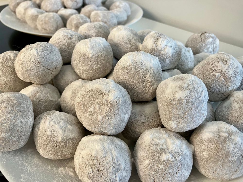 Cinnamon balls on a plate