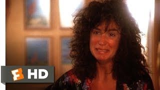 Mercedes Ruehl dans Fisher King exprimant un mélange de tristesse et de colère.