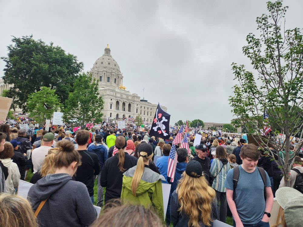 MN state capital surrounded with protesters