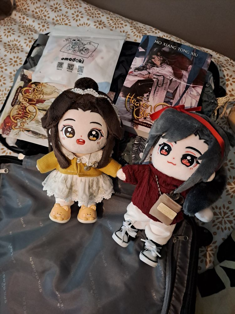 minidoll lianlian and san lang on an open suitcase