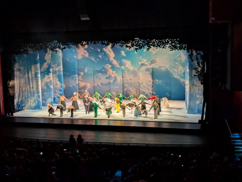 A shot of the Alberta Ballet cast of The Wizard of Oz bowing after their performance.