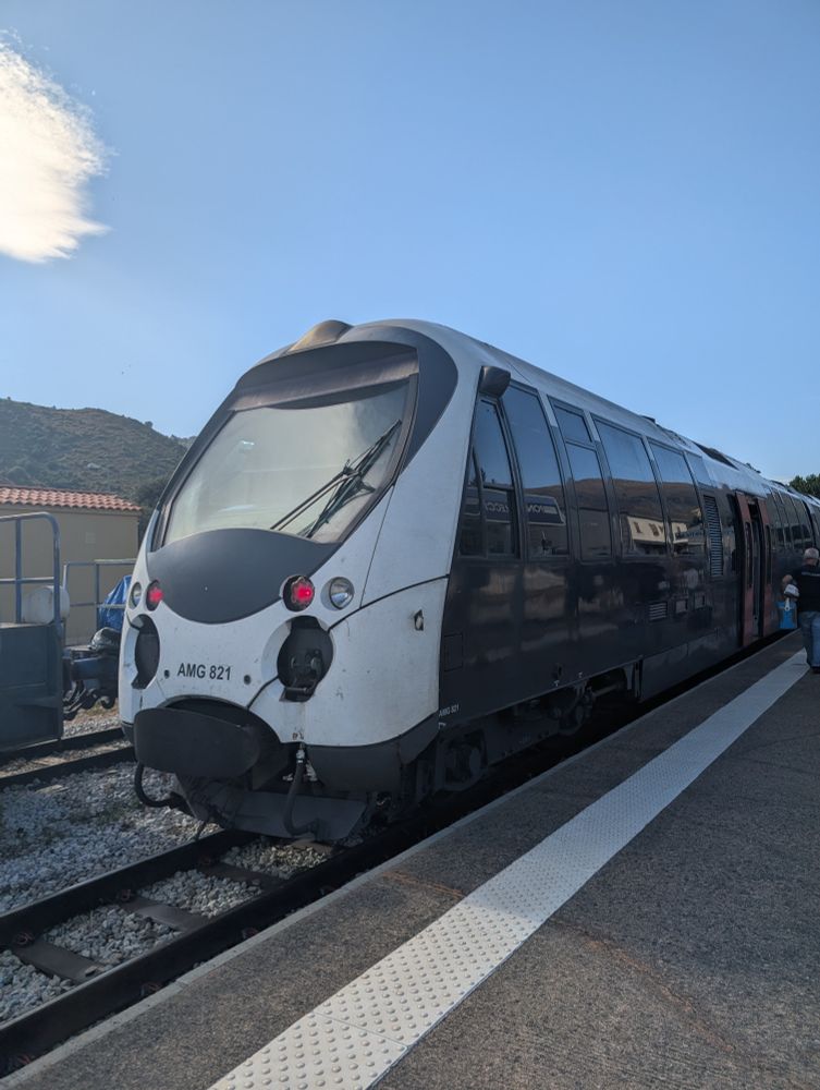 AMG-800 beim Halt in Ponte-Leccia.