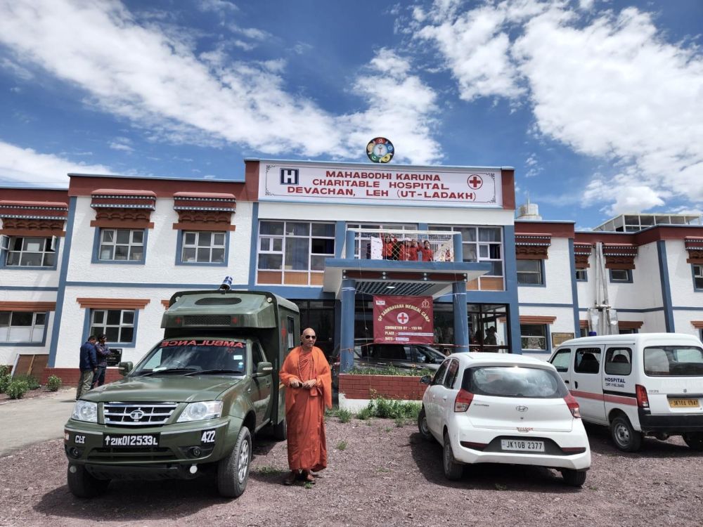 Engaged Buddhism: Ven. Bhikkhu Sanghasena Organizes Free Medical Camp in Ladakh - Buddhistdoor Global