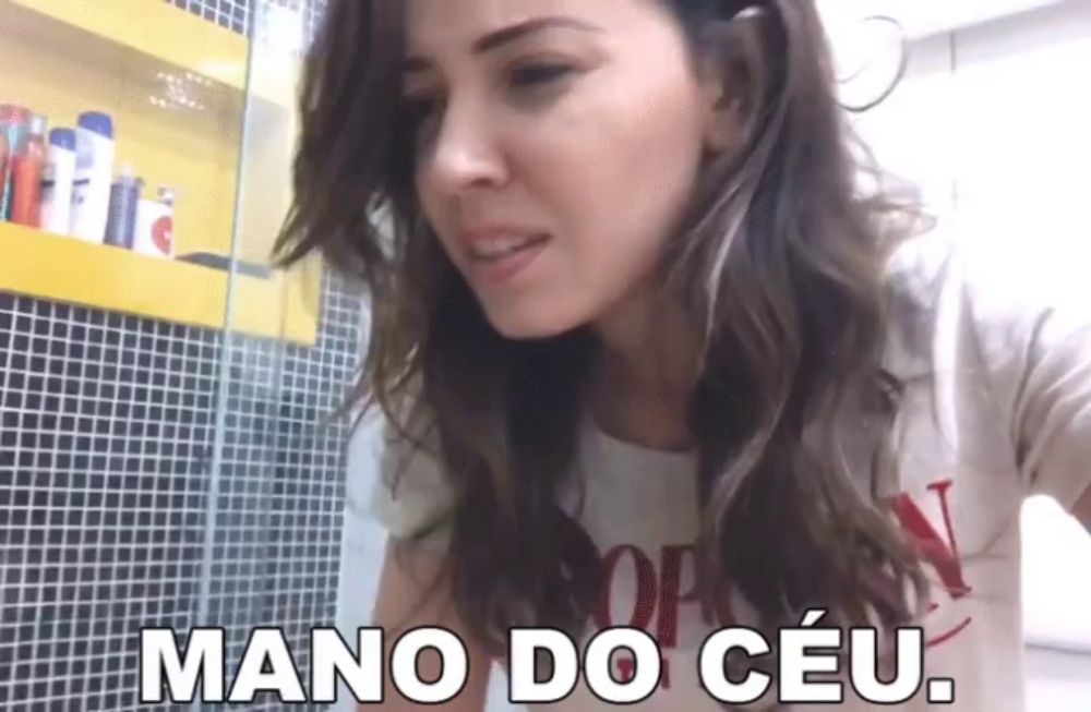 a woman in a white shirt with the words mano do ceu