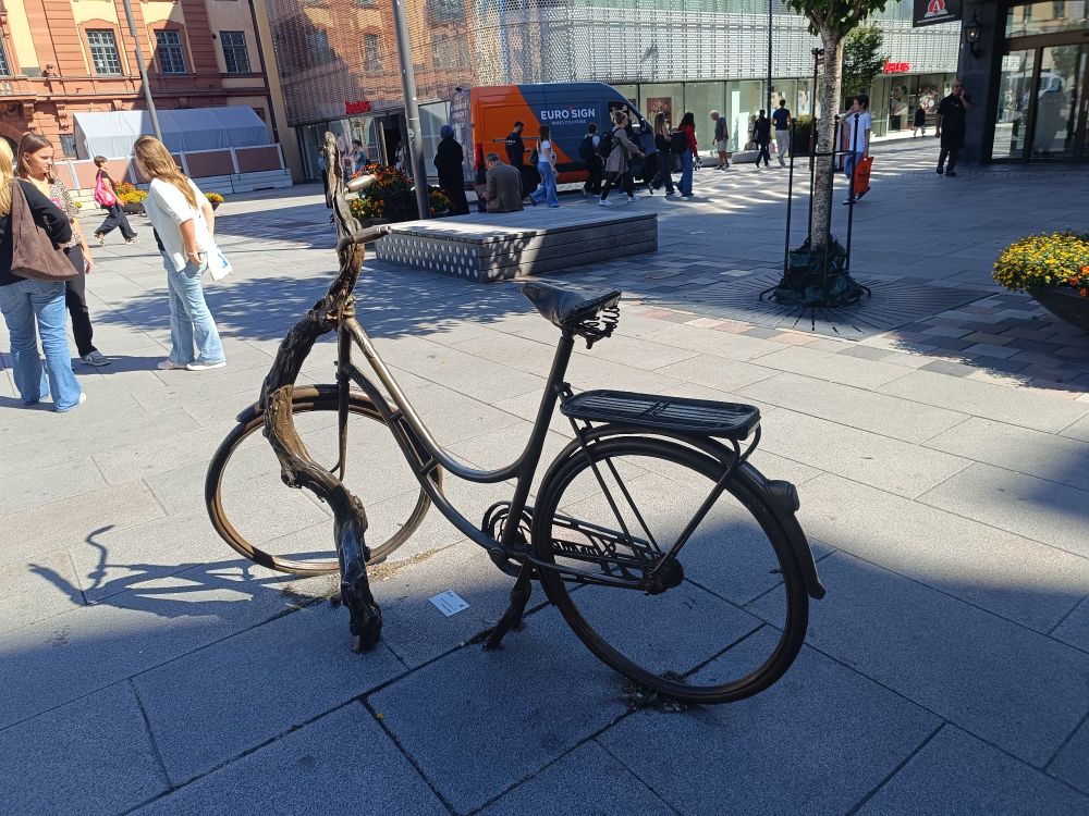 Bike sculpture in metal 
