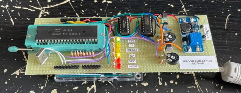 Programmateur de microcontrôleur Intel MCS-48 expérimental sur Arduino