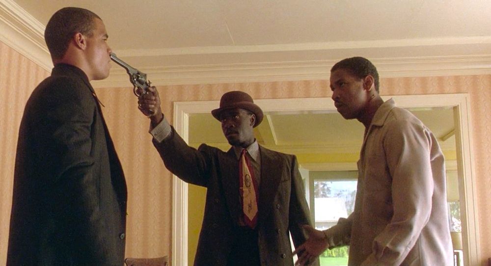 An unemployed WWII vet (Denzel Washington) is offered money to find the girlfriend of a former mayoral candidate, but soon finds himself embroiled in a murder case involving cops and politicians.