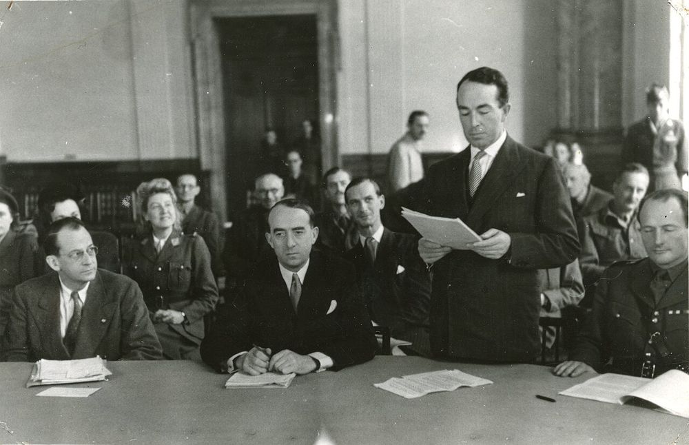 Handing over the indictment to the tribunal, Oct. 18, 1945. Photo credit: Office of the U.S. Chief of Counsel for the Prosecution of Axis Criminality.