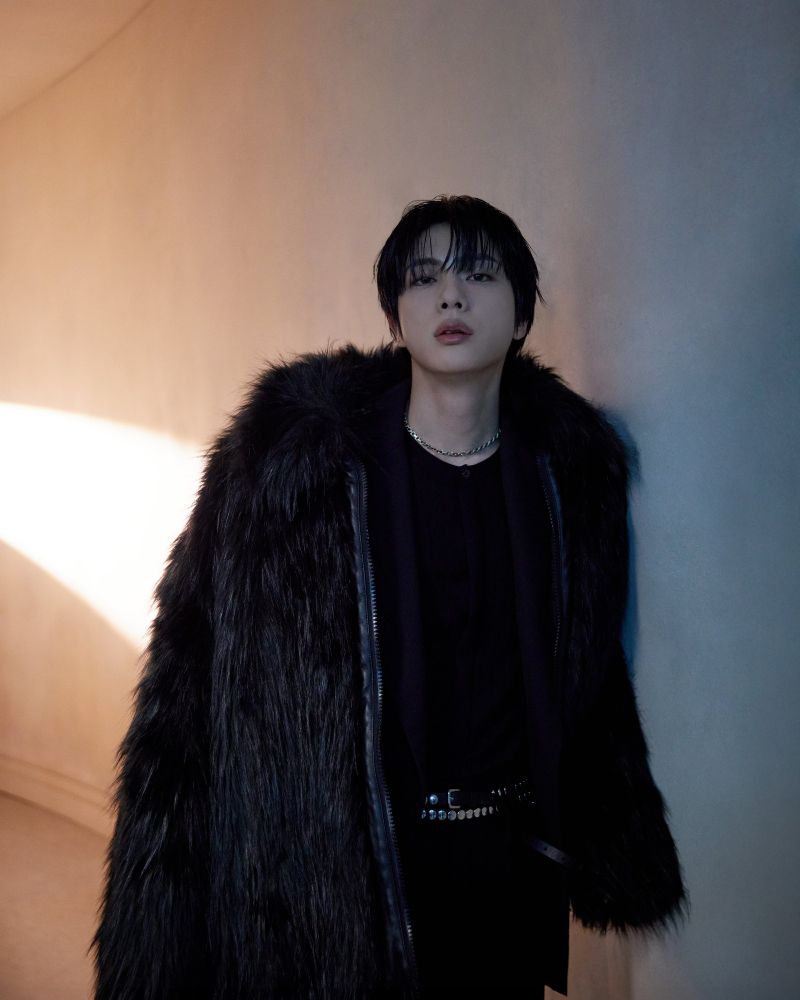 The sexiest a fur coat has ever looked. Jin dressed in all black with a black furry coat.