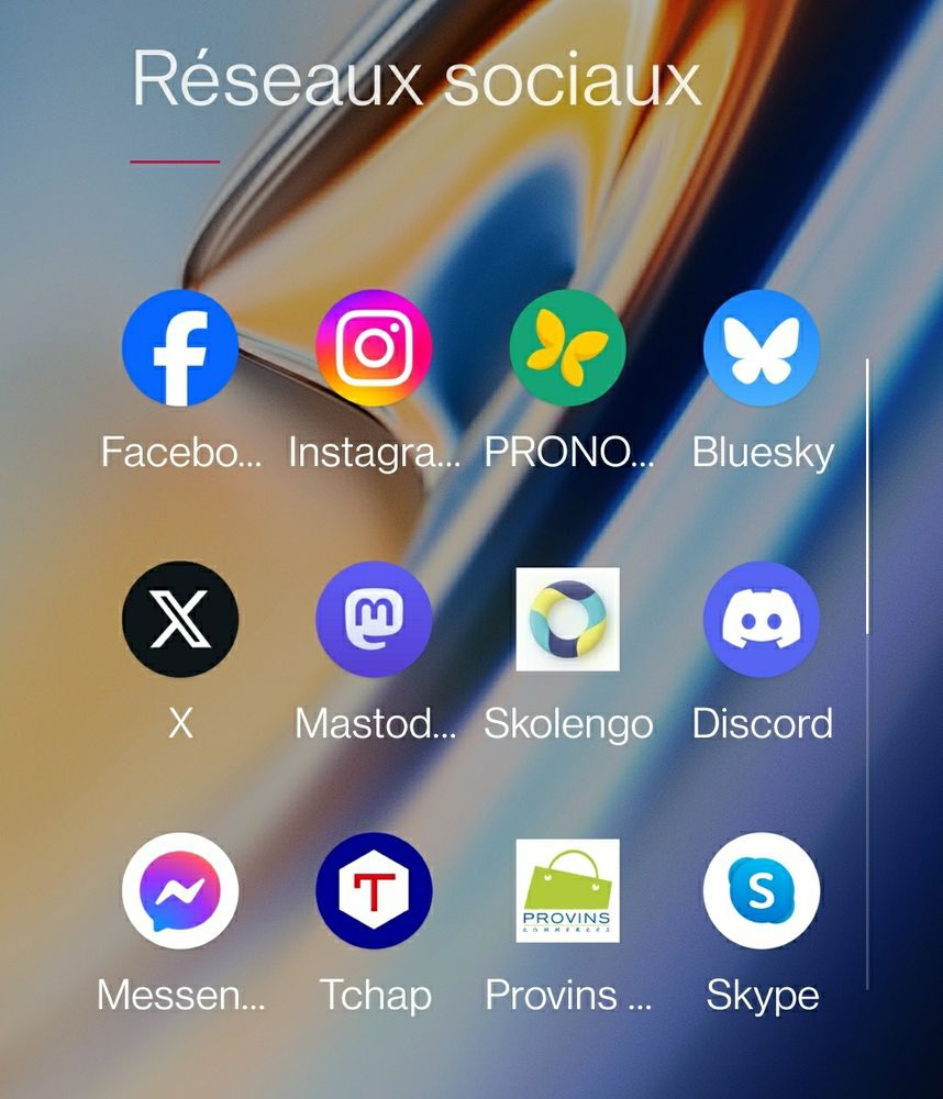 Capture d'écran de smartphone, qui montre les icônes de plusieurs applis dont BlueSky et Pronote qui ont toutes deux un papillon comme icône jaune sur fond vert pour pronote et blanc sur fond bleu pour BS.