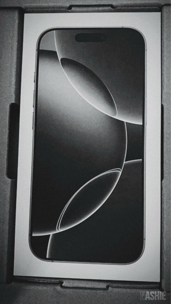 iPhone16proを購入しました！開封した時の画像です。