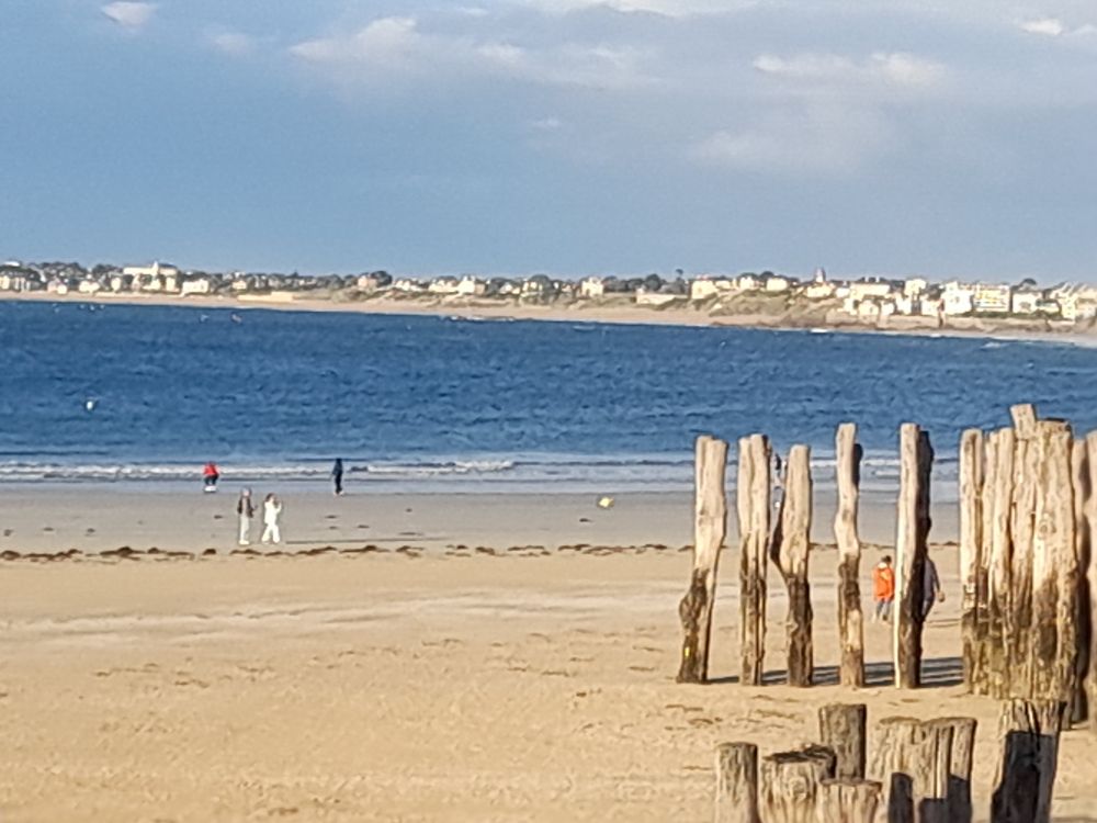 Une partie du chemin du Sillion à Saint Malo, en fin de journée. 