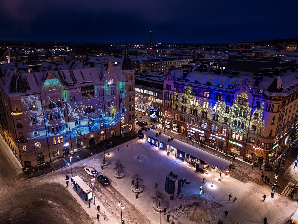 Palanderin talo ja Commercen talo Tampereen Valoviikoilla.