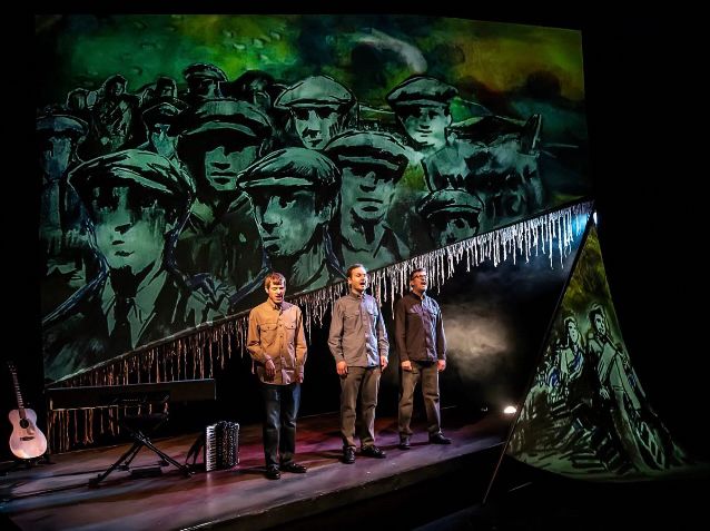 On stage with full Johnny Longstaff design 