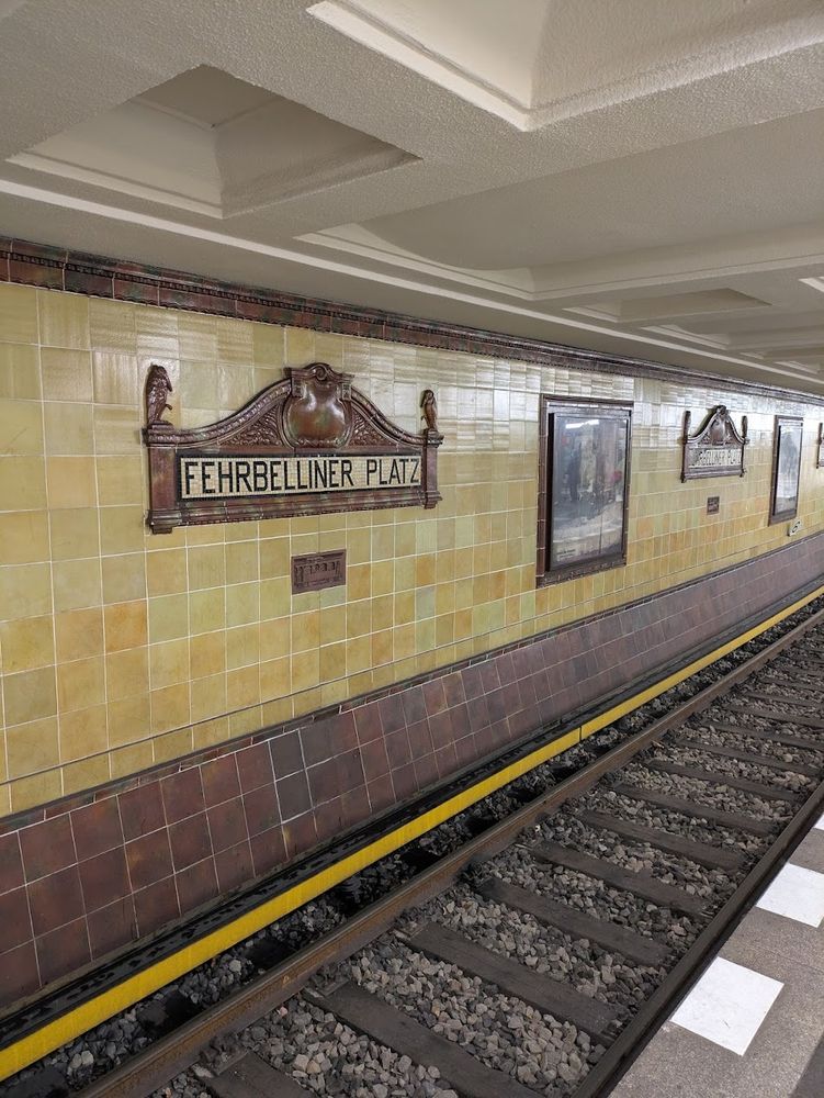 Tile signage at the Fehrbelliner Platz U-Bahn station. 1920s style, in brown and yellow.