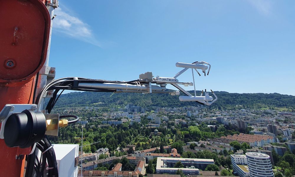 An eddy-covariance system on a tall tower over Zurich, Switzerland. The system is equipped with an inlet to a multi-species fast gas analyzer measures simultaneously emissions and uptake of carbon dioxide (CO2), carbon monoxide (CO), nitrogen monoxide and -dioxide (NOx), methane (CH4) and nitrous oxide (N2O). The information on the correlation and flux ratios between species is used to attribute CO2, CO and NOx to major emission sectors (road transport, stationary combustion and biospheric sources / sinks)