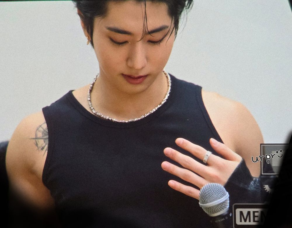Jisung in a tank top with a goddamn hand on his tiddy