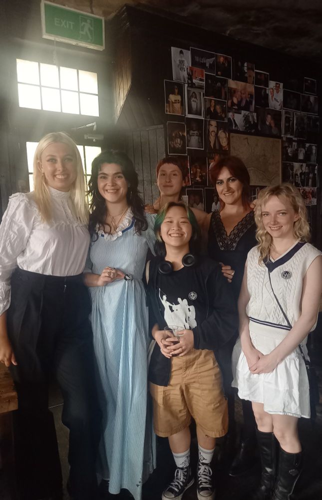 Gob and TLDP looking like a happy family, Abi is showing off her gob pin :D