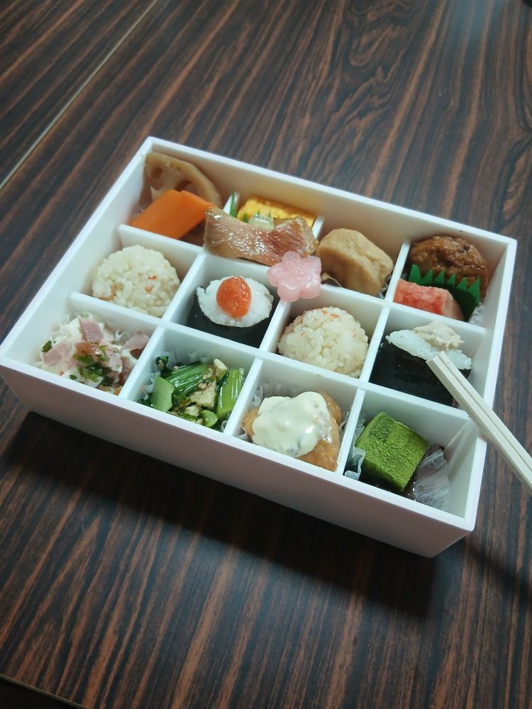 A box involving various elements on Japanese food
