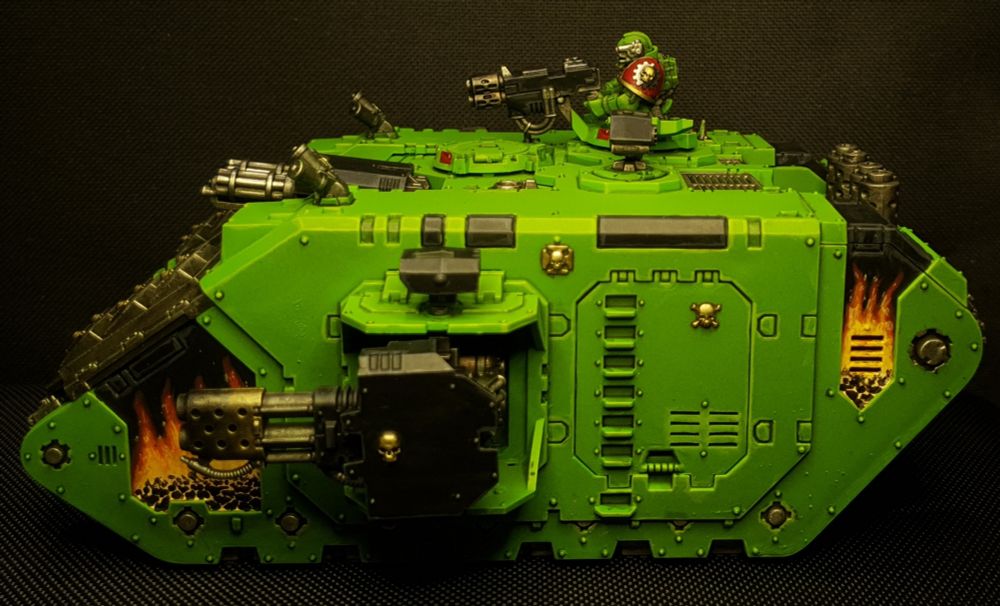 Side-view of a Land Raider Redeemer of the Salamanders space marine chapter.