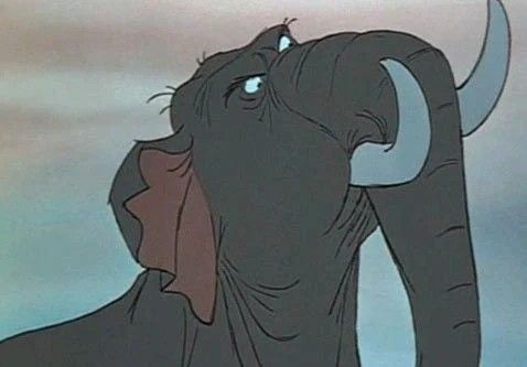 Elefante cinza com presas animado