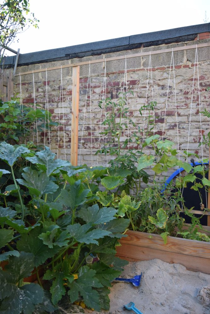 Hochbeet mit Sandkasten