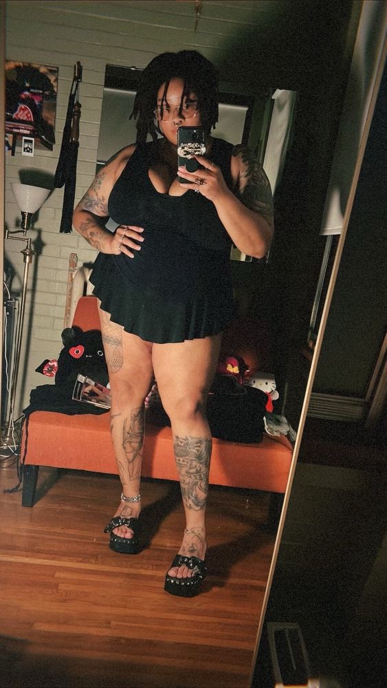 TLABF (thick luscious alt black femme) going FULL THIGH