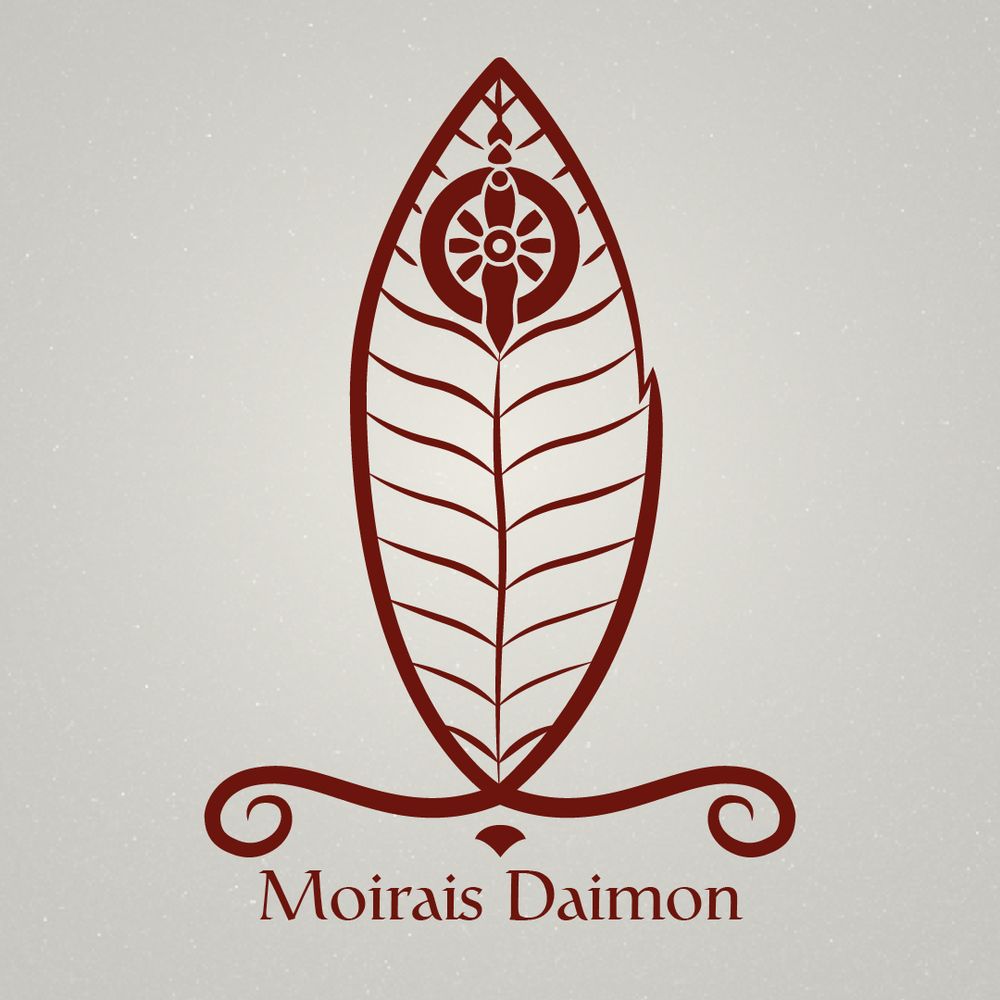 Sobre el texto "Moirais Daimon", sobre fondo gris claro, aparece una hoja estilizada de color granate con un intrincado diseño de líneas circulares en la parte superior.