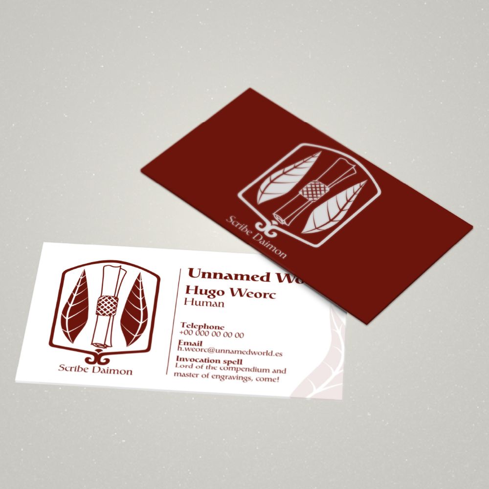 Dos tarjetas de visita, una roja oscura con un emblema blanco de un pergamino y hojas, y otra blanca con el mismo emblema. La tarjeta blanca incluye información de contacto de un Weorc sin nombre, descrito como Scribe Daimon.