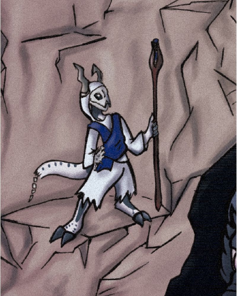 Detalle del personaje vestido de blanco, cuernos y una calavera por cara, que sostiene un bastón.