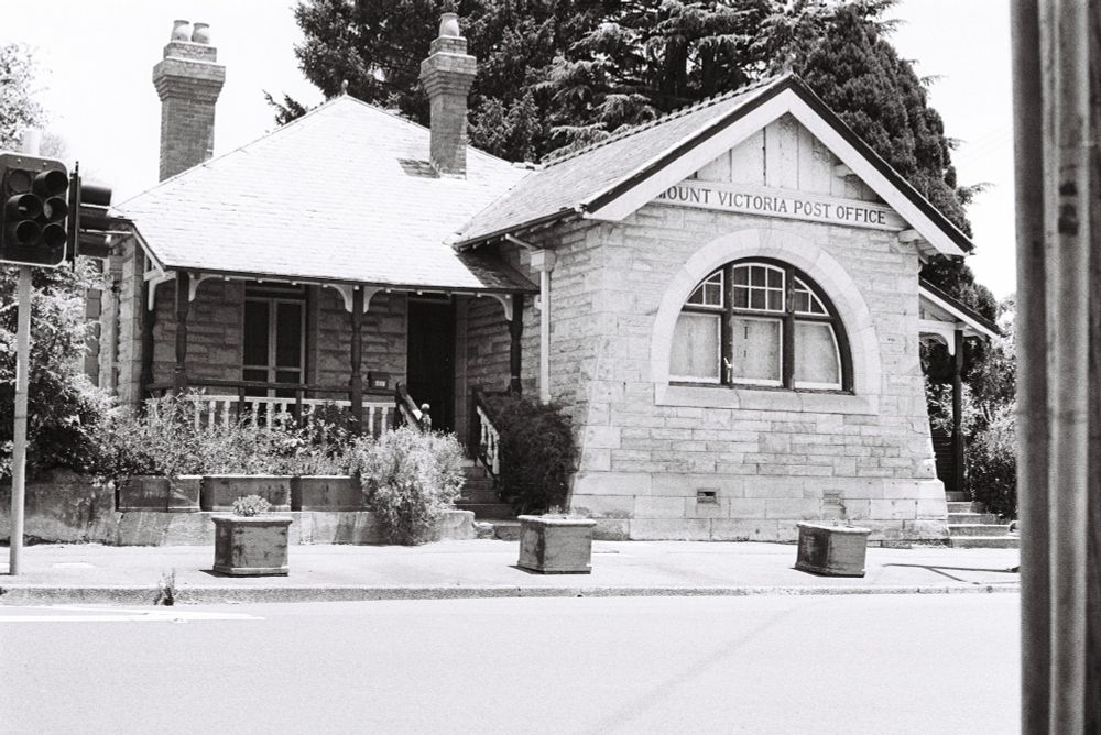 #photoOfTheDay shot on SP500 | AWS Rekognition sees #Neighborhood 99%, #Brick 98%, #TrafficLight 94%, #Housing 94%, #Outdoors 92% | Sent with ❤️